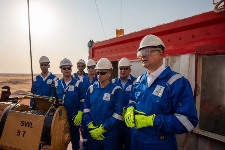 badawi-inspects-resumption-of-drilling-at-baraka-oil-field